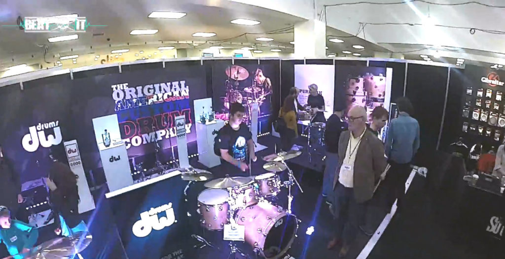 Zwiedzający na stoisku podczas LDS 2016