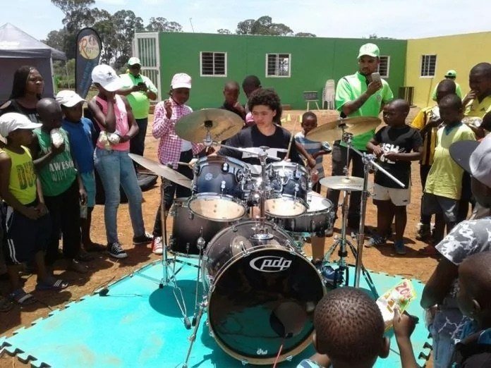 Daniel Petersen Perkusista z RPA nagrodzony przez B. Obamę