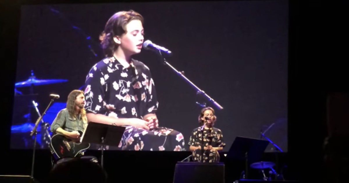 Dave i Violet Grohl wykonują "When We Were Young" Adele