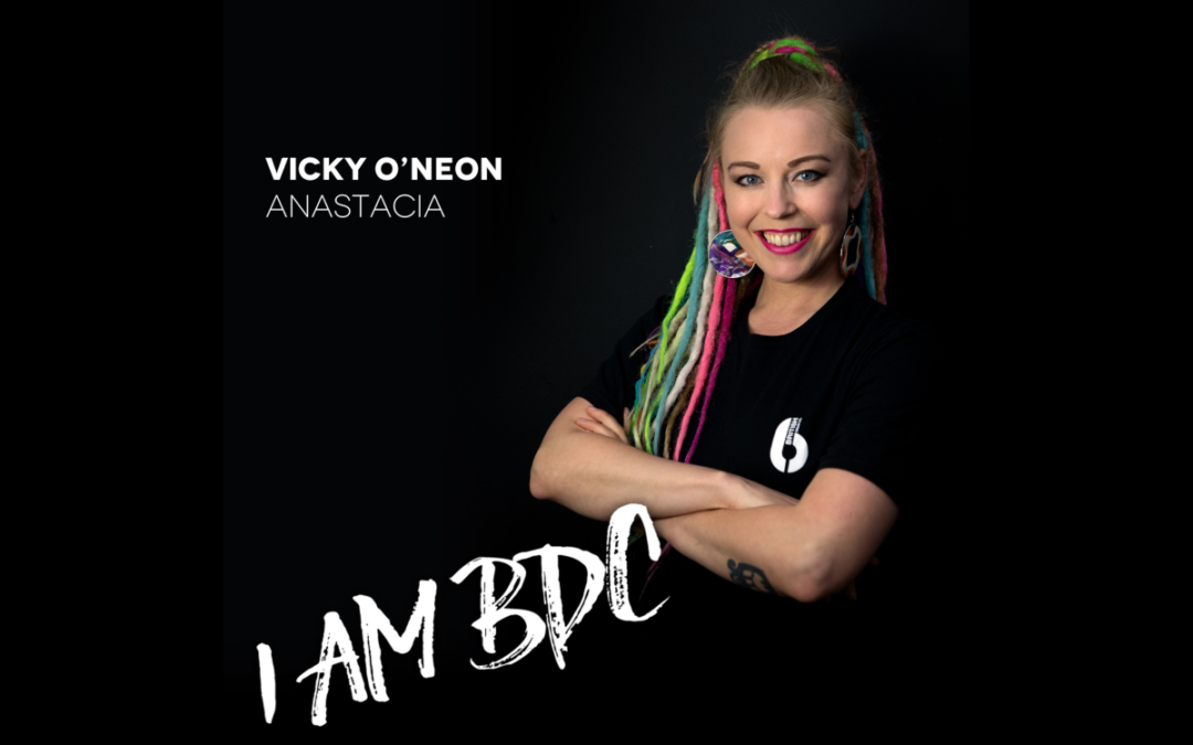 Vicky O’Neon (Anastacia) w rodzinie BDC